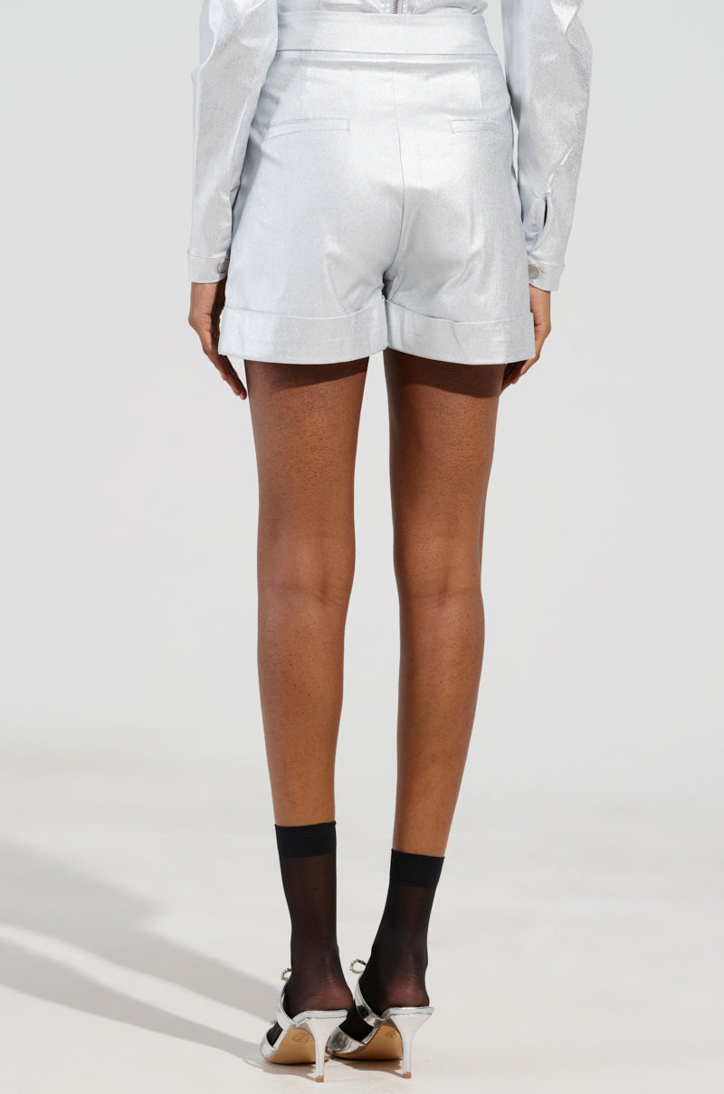 MISS INDEPENDENT METALLIC SHORT IN SILVER