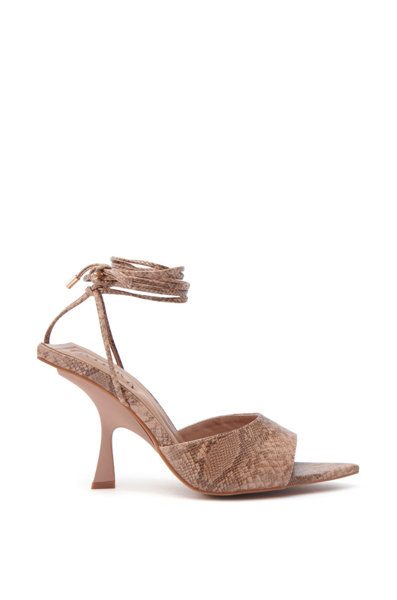 AKIRA OWENS TAN CHUNKY SANDAL