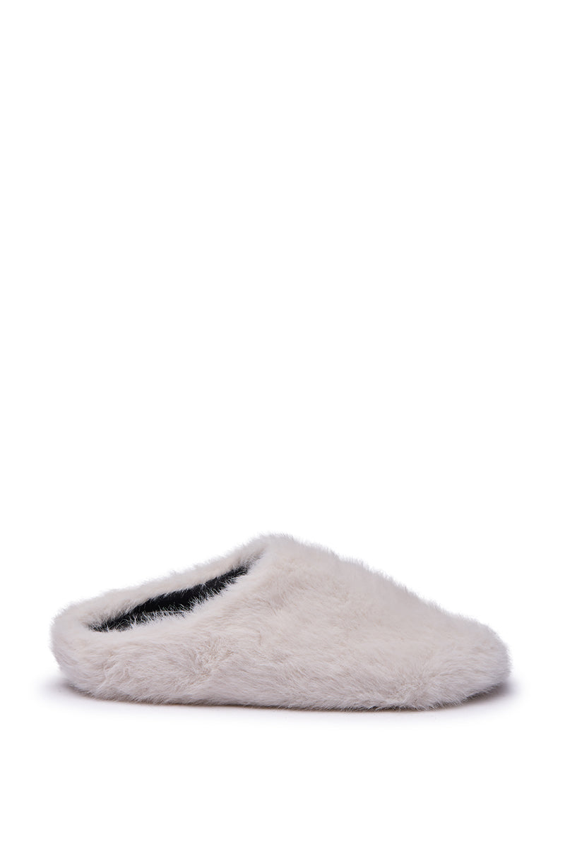 AKIRA RHYS IVORY FUZZY FLAT