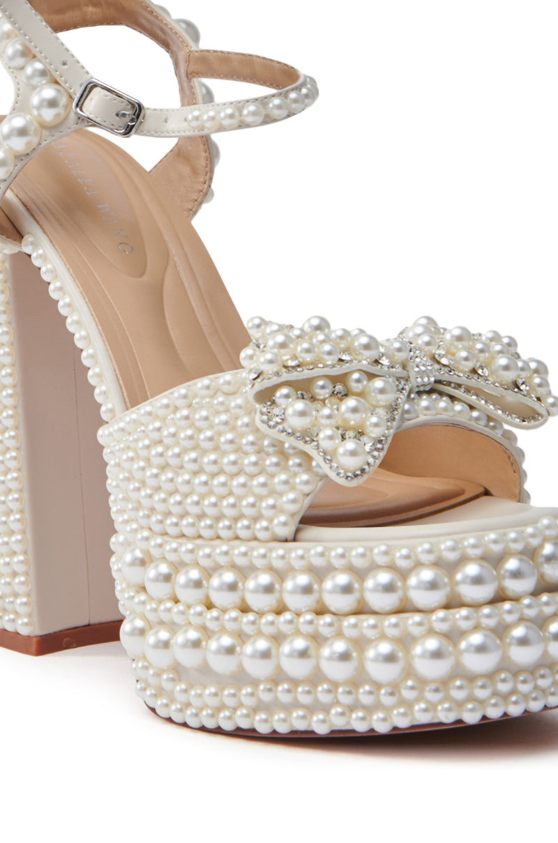 AZALEA WANG TIMEA WHITE CHUNKY SANDAL